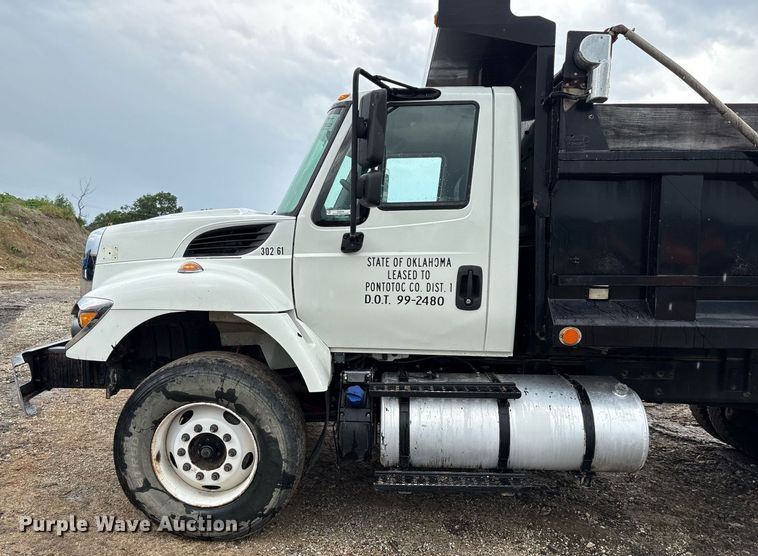 image for item EM2556 2017 International 7400 dump truck