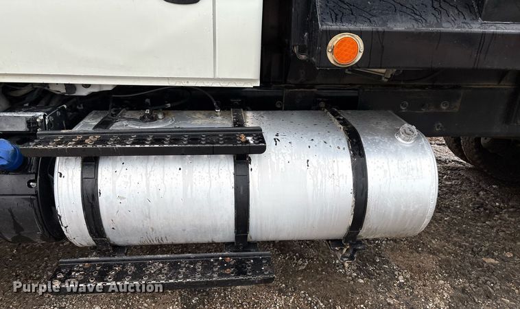 image for item EM2556 2017 International 7400 dump truck