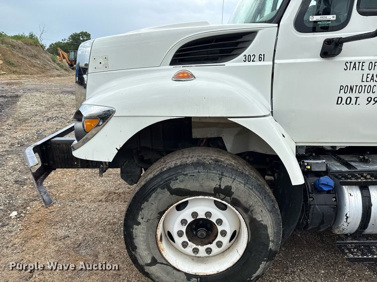 image for item EM2556 2017 International 7400 dump truck