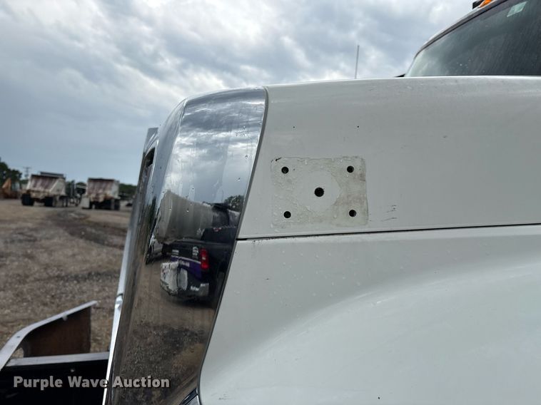 image for item EM2556 2017 International 7400 dump truck