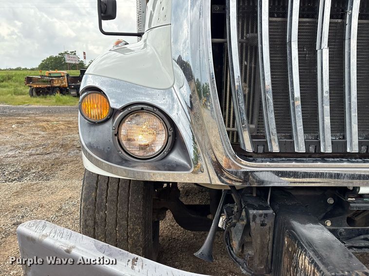 image for item EM2556 2017 International 7400 dump truck