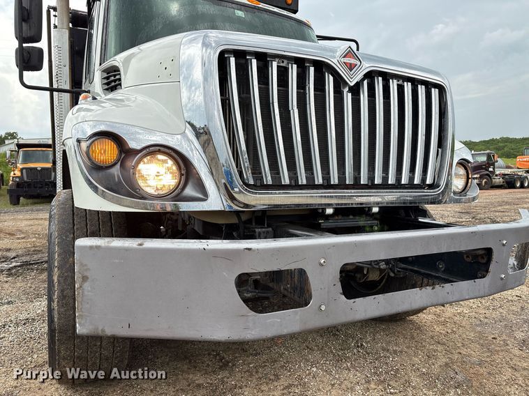 image for item EM2556 2017 International 7400 dump truck