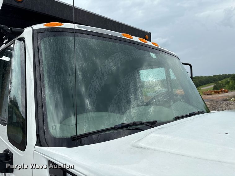 image for item EM2556 2017 International 7400 dump truck