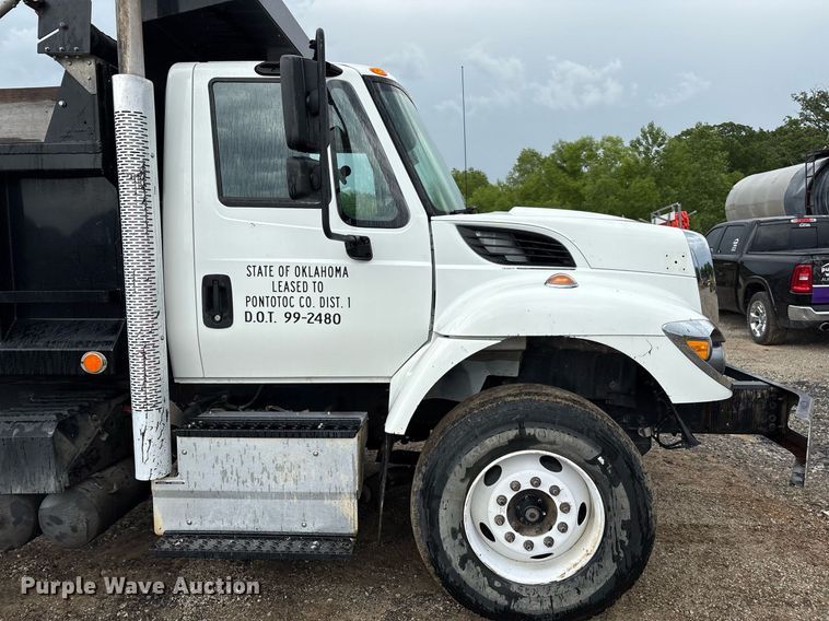 image for item EM2556 2017 International 7400 dump truck
