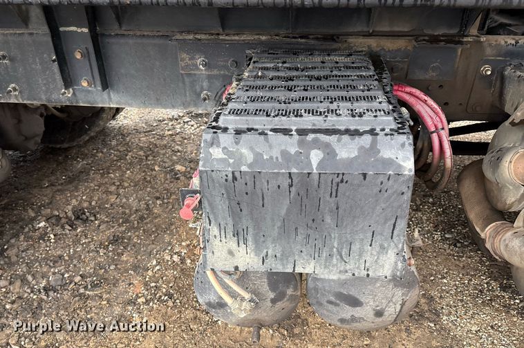 image for item EM2556 2017 International 7400 dump truck