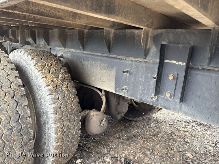 image for item EM2556 2017 International 7400 dump truck