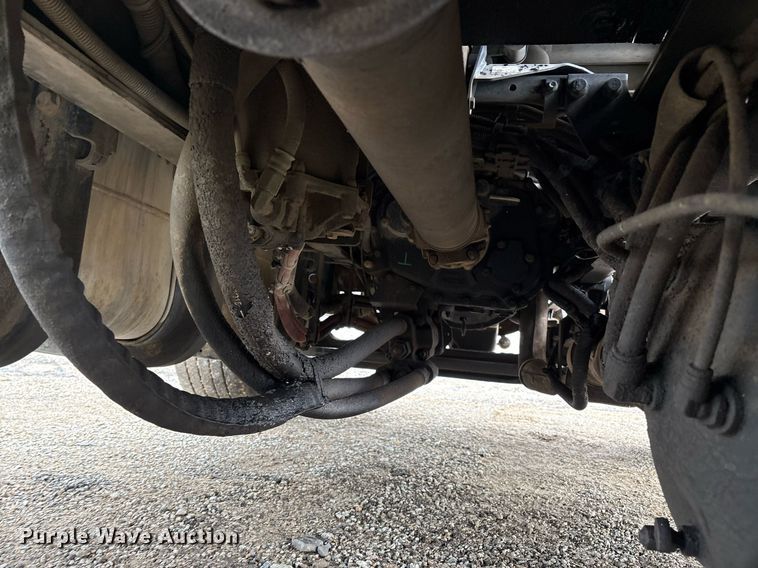 image for item EM2556 2017 International 7400 dump truck