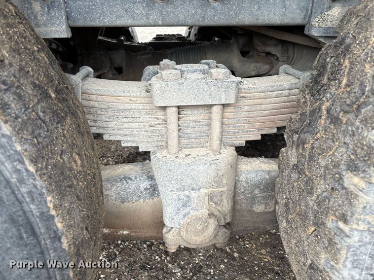 image for item EM2556 2017 International 7400 dump truck