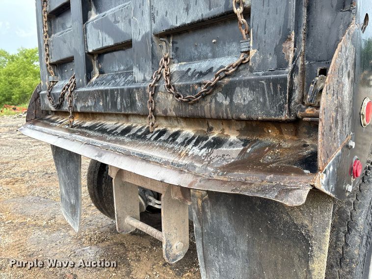 image for item EM2556 2017 International 7400 dump truck