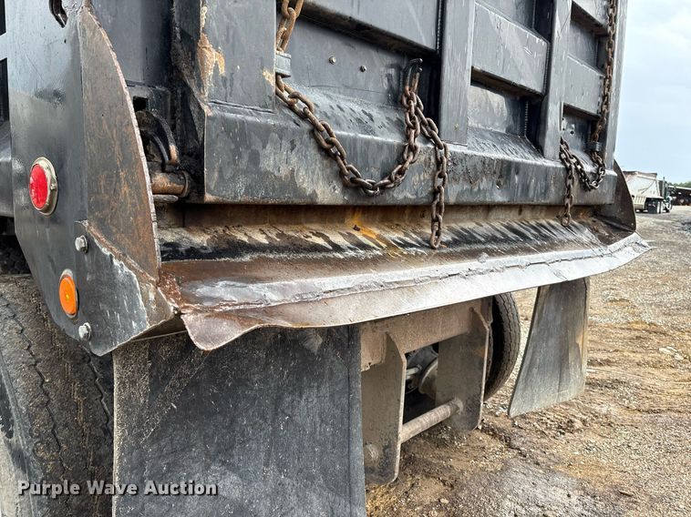 image for item EM2556 2017 International 7400 dump truck