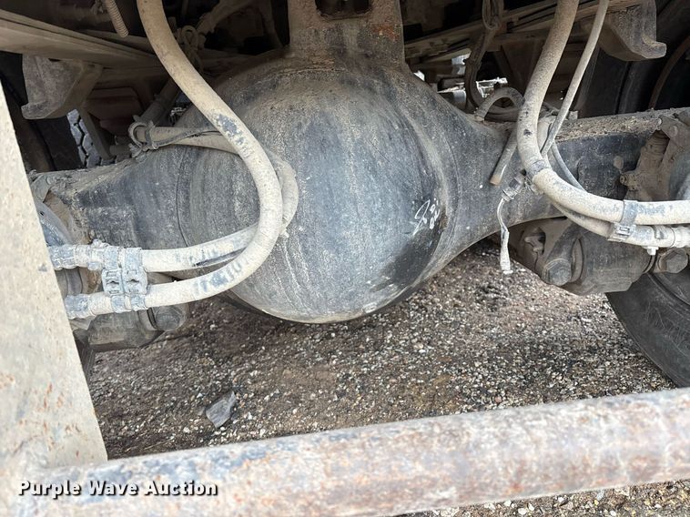 image for item EM2556 2017 International 7400 dump truck