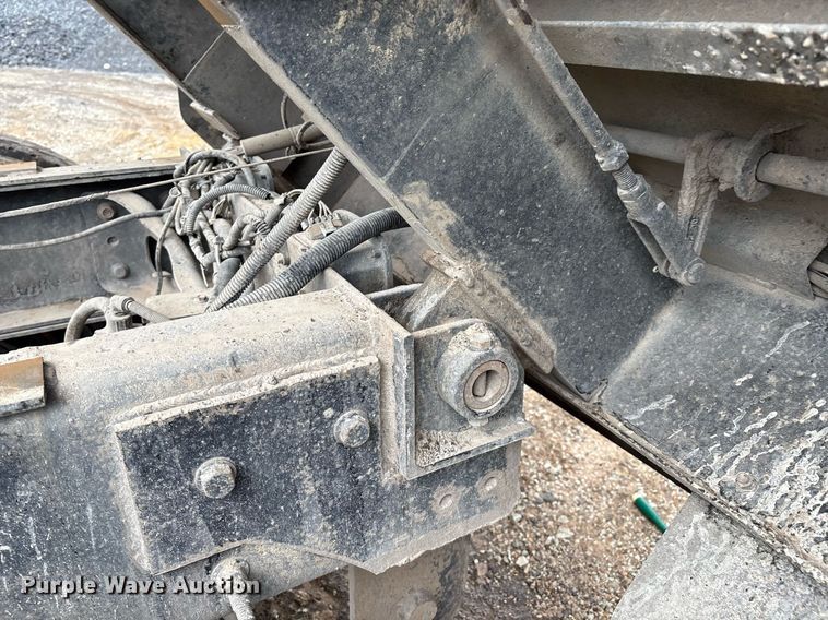 image for item EM2556 2017 International 7400 dump truck