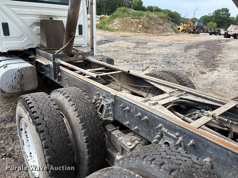 image for item EM2556 2017 International 7400 dump truck