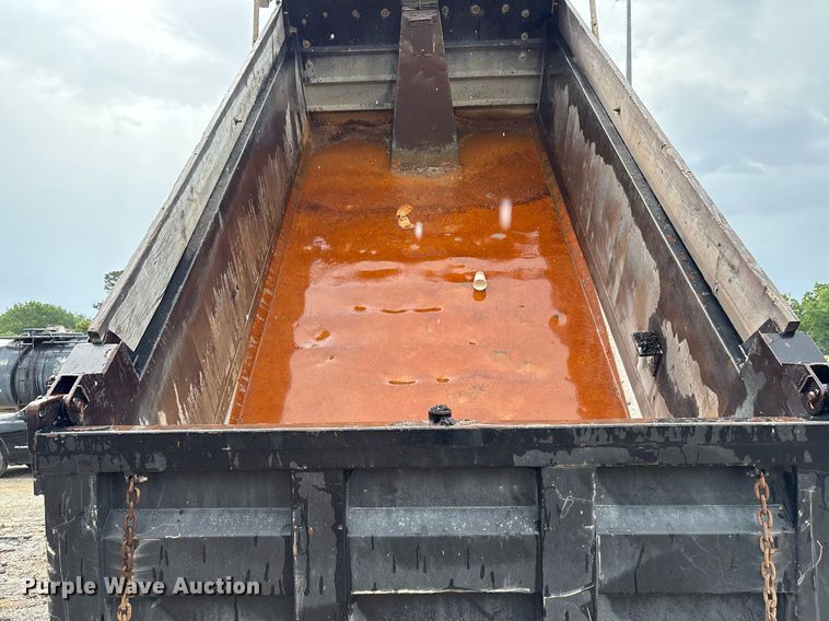 image for item EM2556 2017 International 7400 dump truck