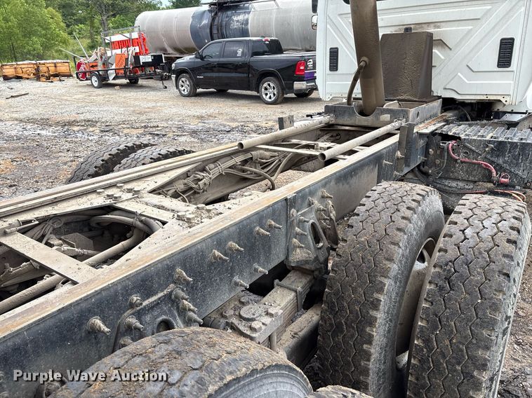 image for item EM2556 2017 International 7400 dump truck
