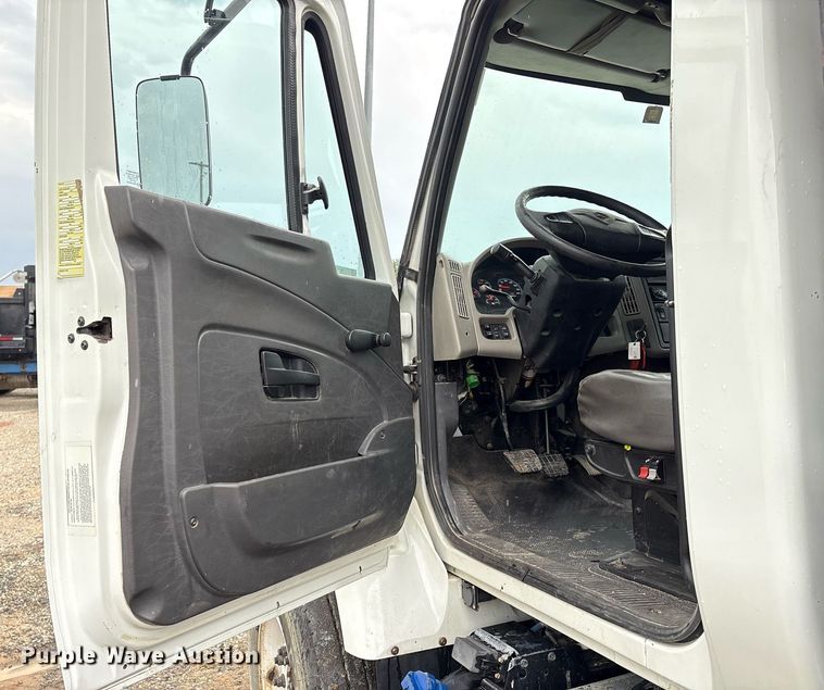 image for item EM2556 2017 International 7400 dump truck