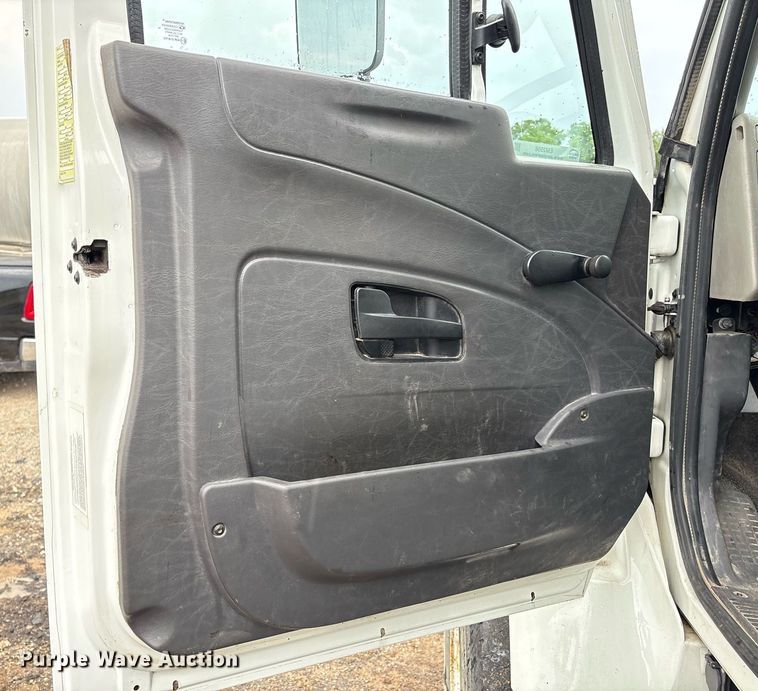 image for item EM2556 2017 International 7400 dump truck