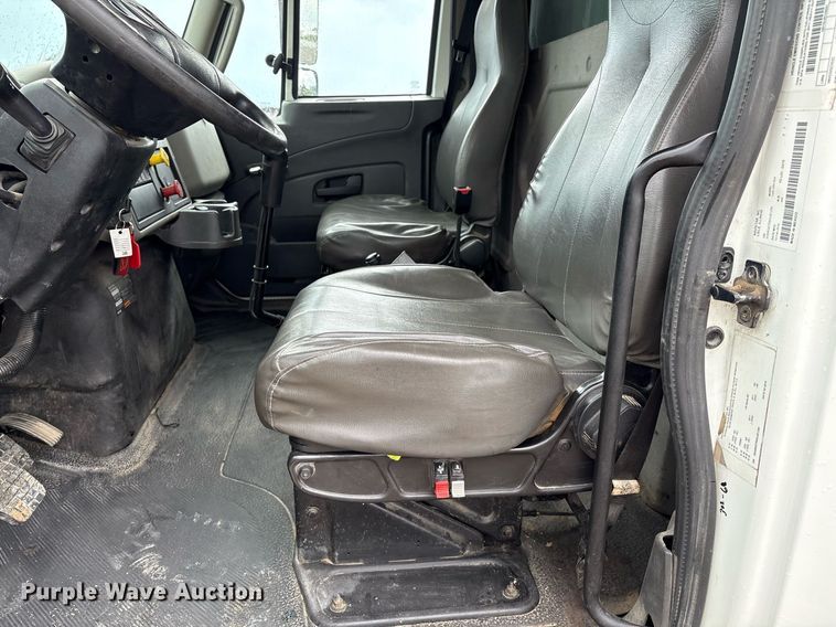 image for item EM2556 2017 International 7400 dump truck