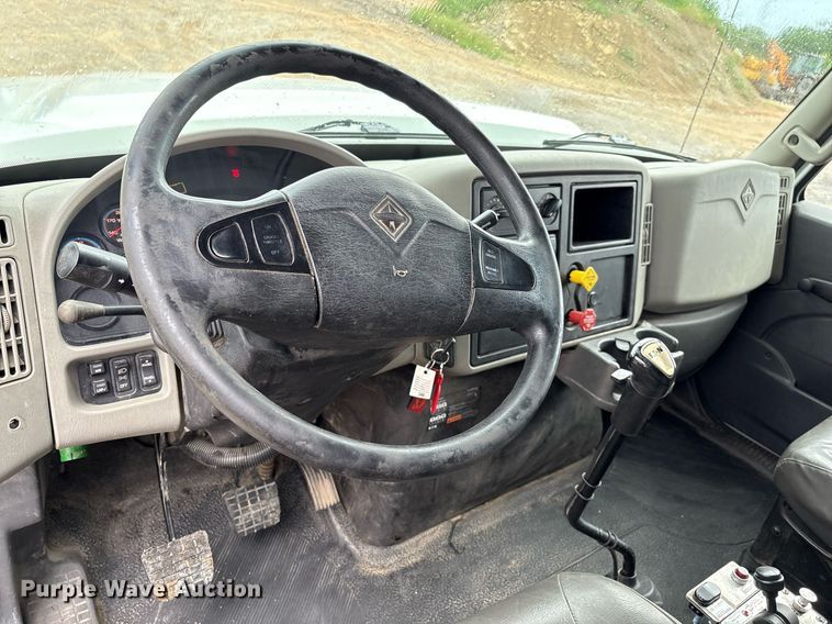 image for item EM2556 2017 International 7400 dump truck