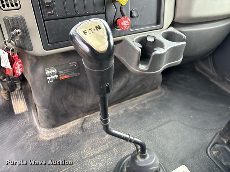 image for item EM2556 2017 International 7400 dump truck