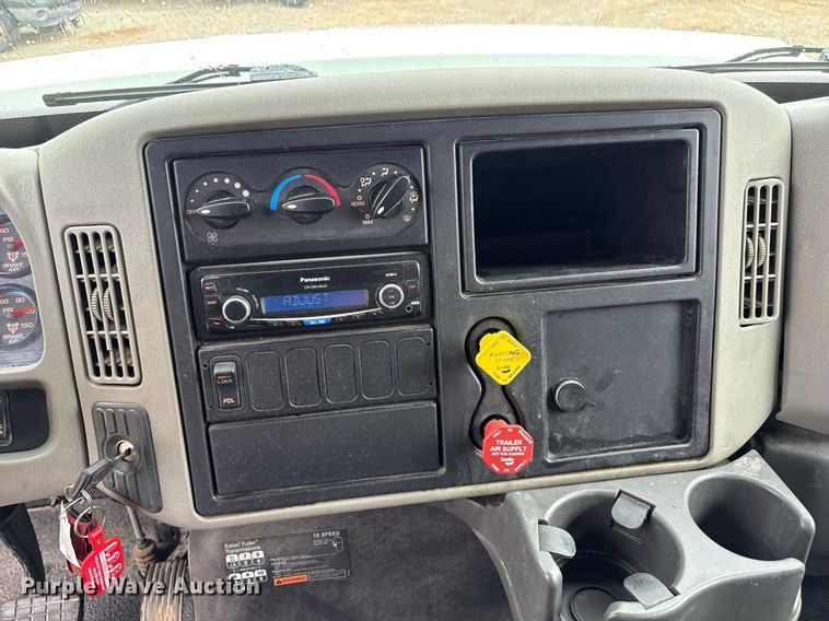 image for item EM2556 2017 International 7400 dump truck