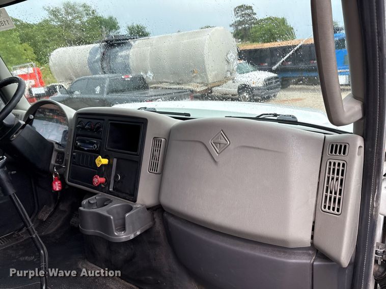 image for item EM2556 2017 International 7400 dump truck