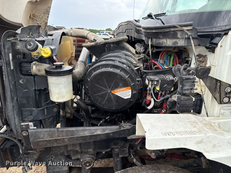 image for item EM2556 2017 International 7400 dump truck