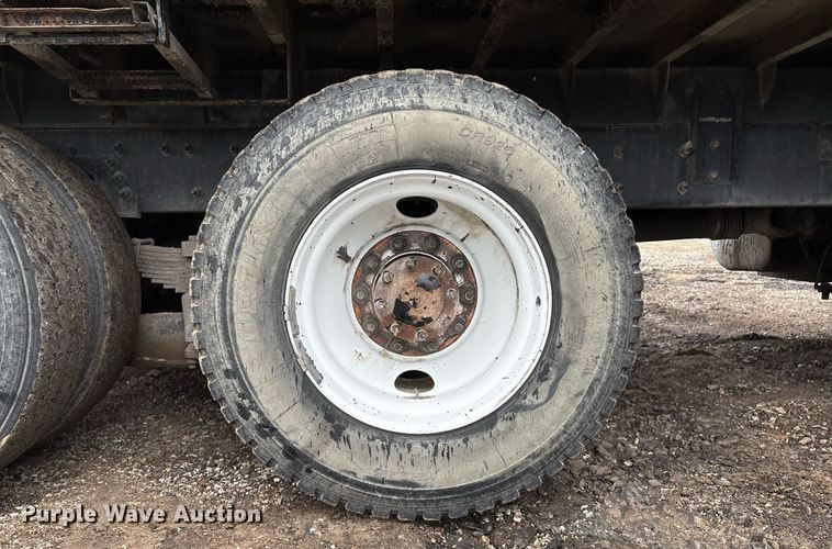 image for item EM2556 2017 International 7400 dump truck