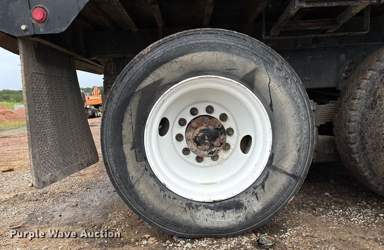 image for item EM2556 2017 International 7400 dump truck