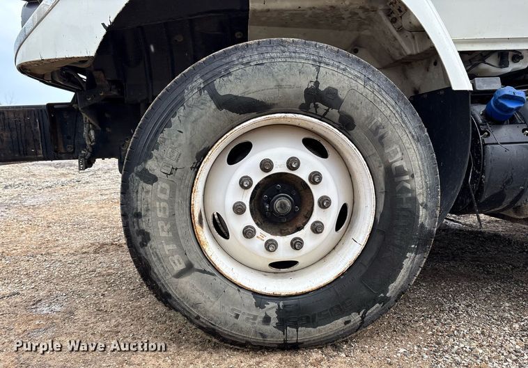 image for item EM2556 2017 International 7400 dump truck