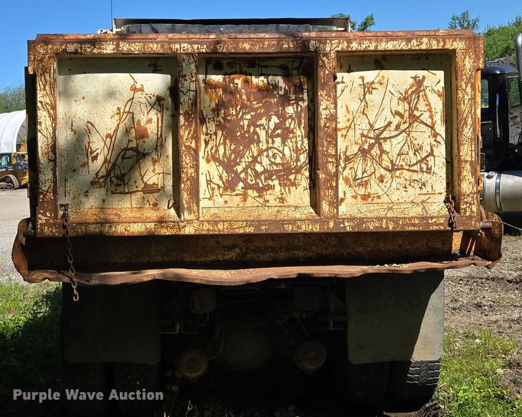 image for item EM7367 2006 Sterling L9500 dump truck