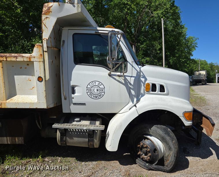 image for item EM7367 2006 Sterling L9500 dump truck