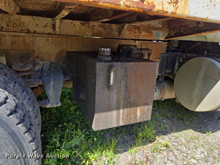 image for item EM7367 2006 Sterling L9500 dump truck