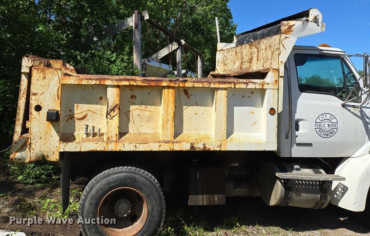 image for item EM7367 2006 Sterling L9500 dump truck