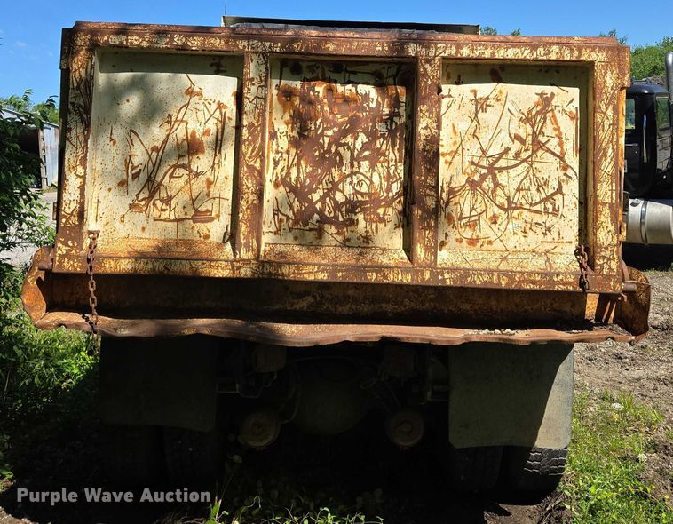 image for item EM7367 2006 Sterling L9500 dump truck