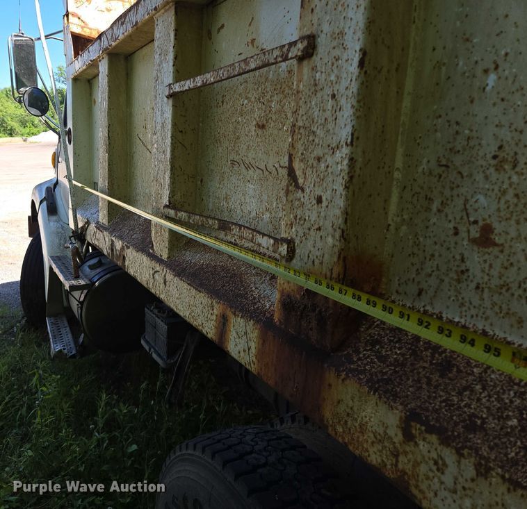 image for item EM7367 2006 Sterling L9500 dump truck