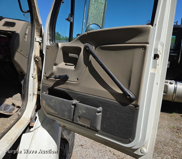 image for item EM7367 2006 Sterling L9500 dump truck