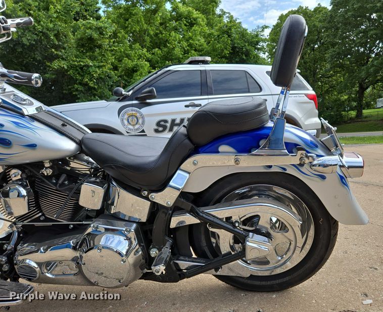 image for item EN3768 2004 Harley Davidson Fat Boy motorcycle