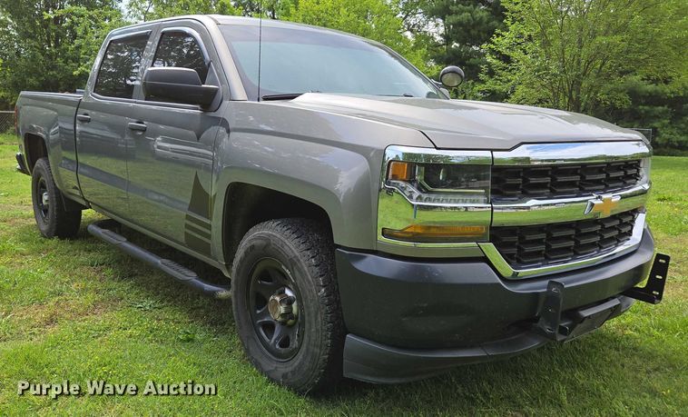 image for item EN3774 2017 Chevrolet Silverado 1500 Crew Cab pickup truck