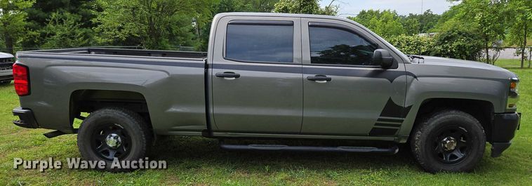 image for item EN3774 2017 Chevrolet Silverado 1500 Crew Cab pickup truck