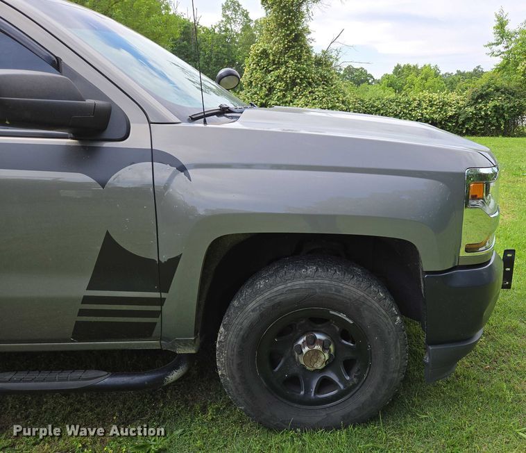 image for item EN3774 2017 Chevrolet Silverado 1500 Crew Cab pickup truck