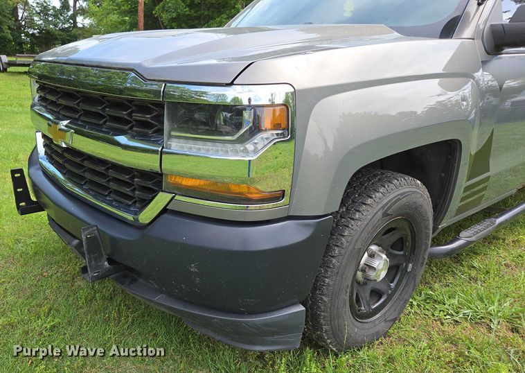 image for item EN3774 2017 Chevrolet Silverado 1500 Crew Cab pickup truck