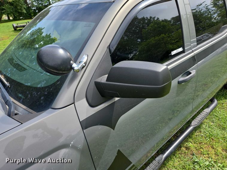 image for item EN3774 2017 Chevrolet Silverado 1500 Crew Cab pickup truck