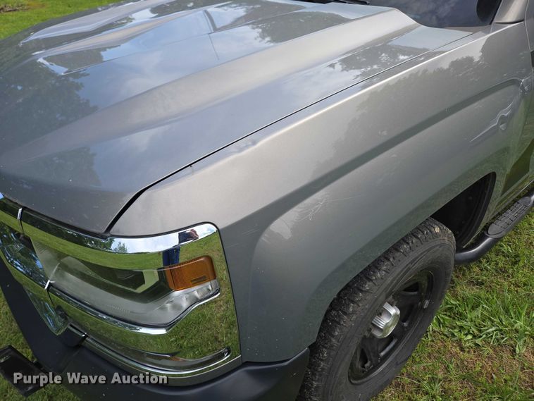 image for item EN3774 2017 Chevrolet Silverado 1500 Crew Cab pickup truck