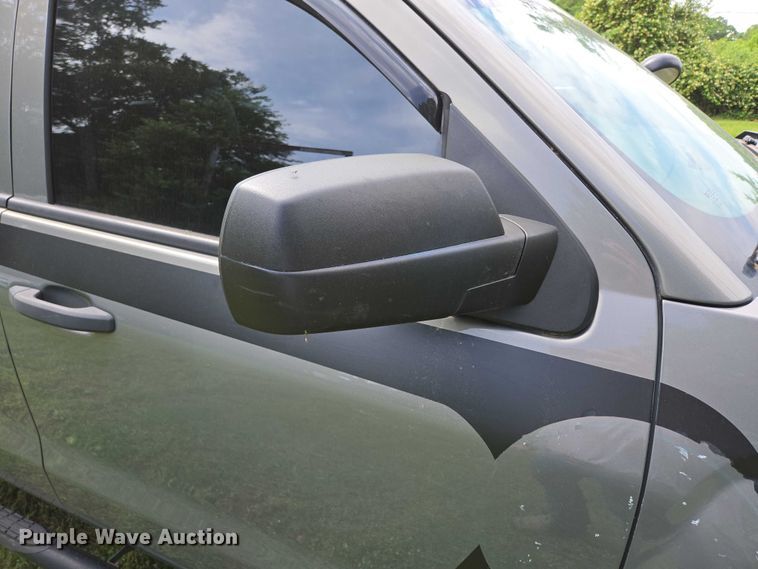 image for item EN3774 2017 Chevrolet Silverado 1500 Crew Cab pickup truck