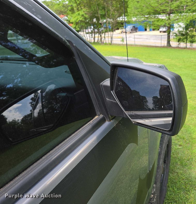 image for item EN3774 2017 Chevrolet Silverado 1500 Crew Cab pickup truck