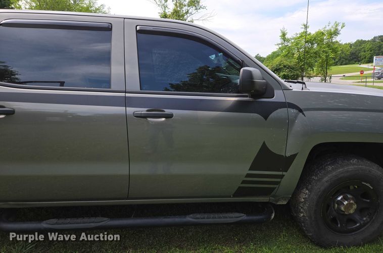 image for item EN3774 2017 Chevrolet Silverado 1500 Crew Cab pickup truck