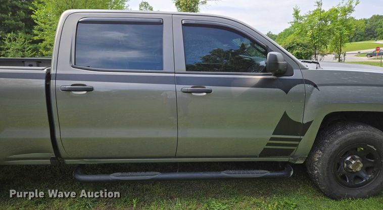 image for item EN3774 2017 Chevrolet Silverado 1500 Crew Cab pickup truck