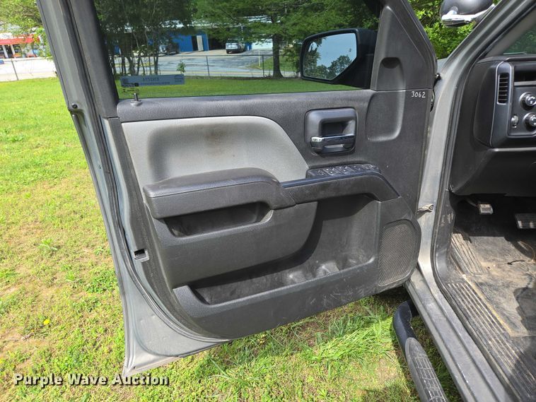 image for item EN3774 2017 Chevrolet Silverado 1500 Crew Cab pickup truck