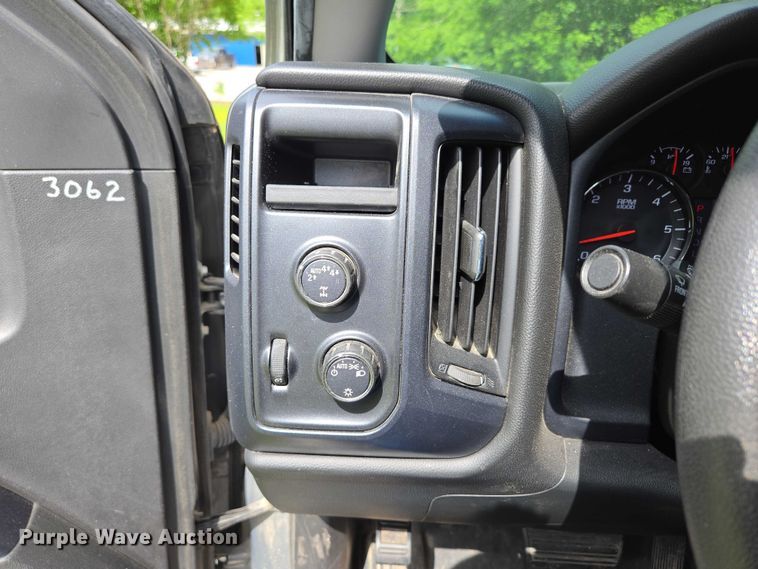 image for item EN3774 2017 Chevrolet Silverado 1500 Crew Cab pickup truck